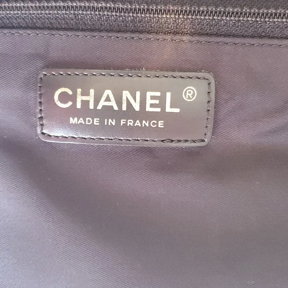 Chanel Travel Line Tote Bag in black nylon jacquard - Picture 6 of 16